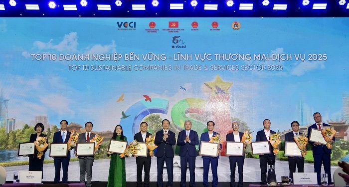 AEON Việt Nam 3 năm liền vào Top 3 Doanh nghiệp bền vững ngành Thương mại – Dịch vụ